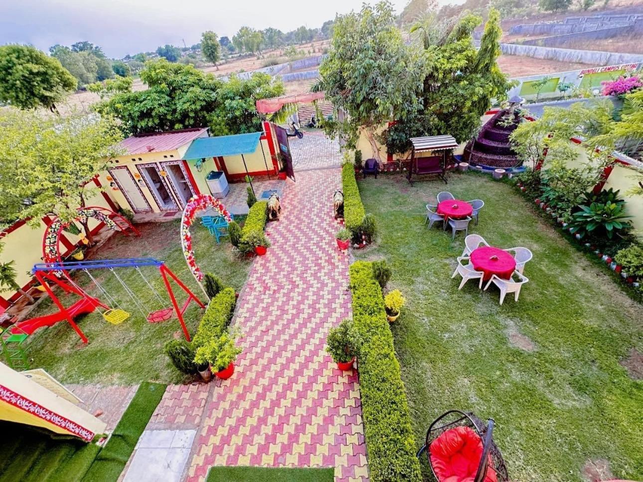 Bundeli Farm Resort & Banquet Орча Екстериор снимка