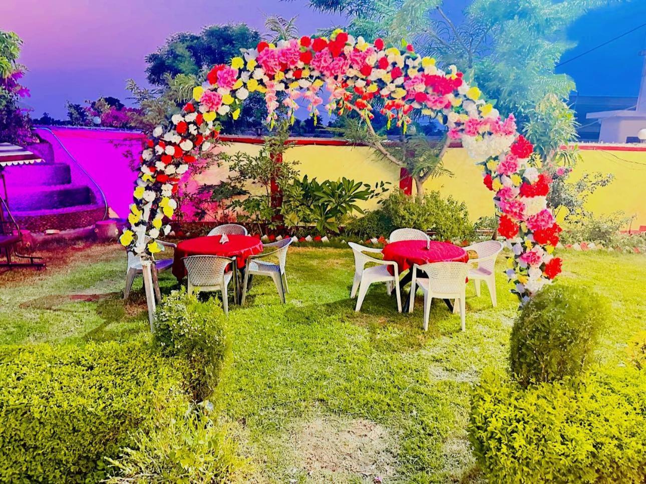 Bundeli Farm Resort & Banquet Орча Екстериор снимка