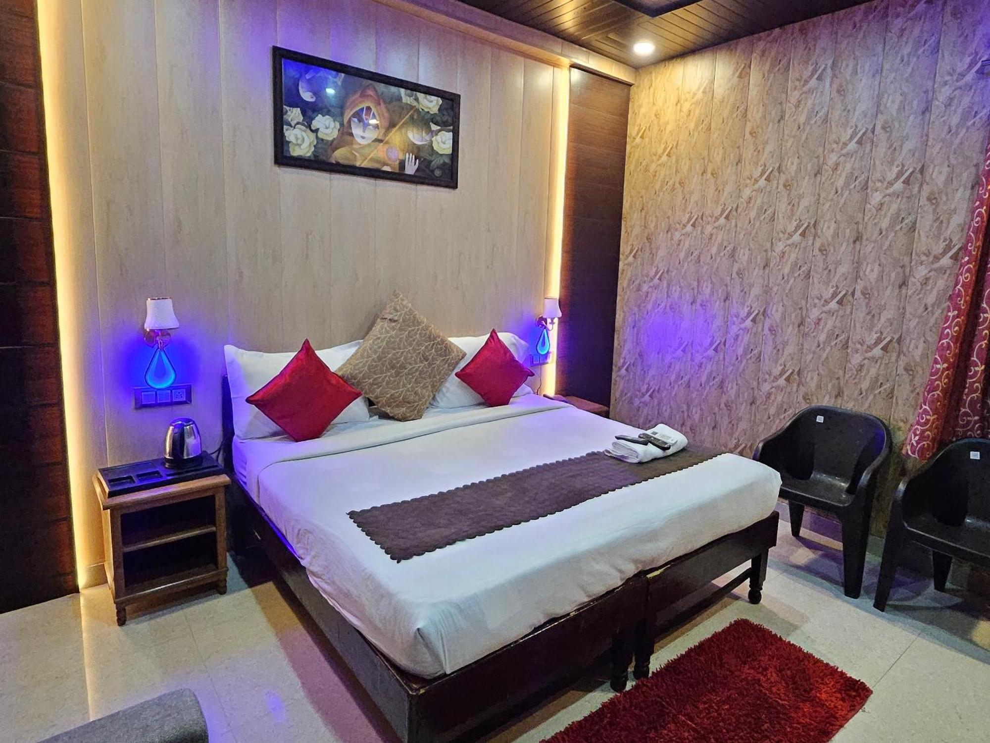 Bundeli Farm Resort & Banquet Орча Стая снимка