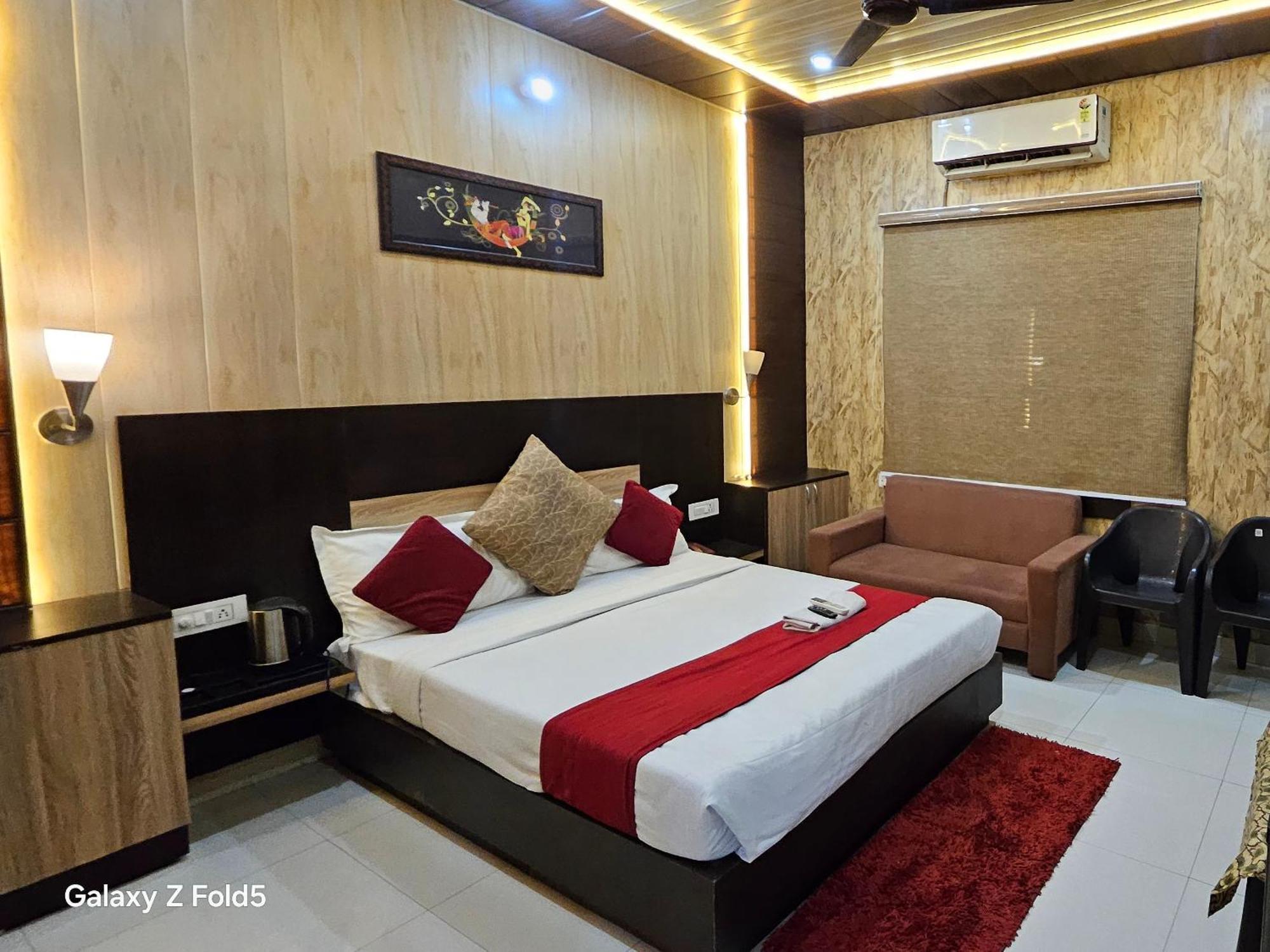 Bundeli Farm Resort & Banquet Орча Екстериор снимка