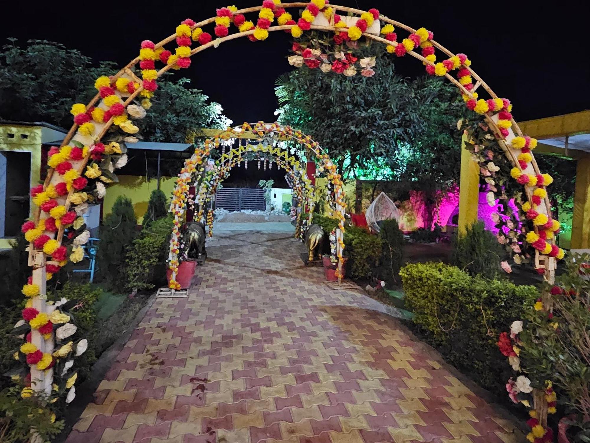 Bundeli Farm Resort & Banquet Орча Екстериор снимка