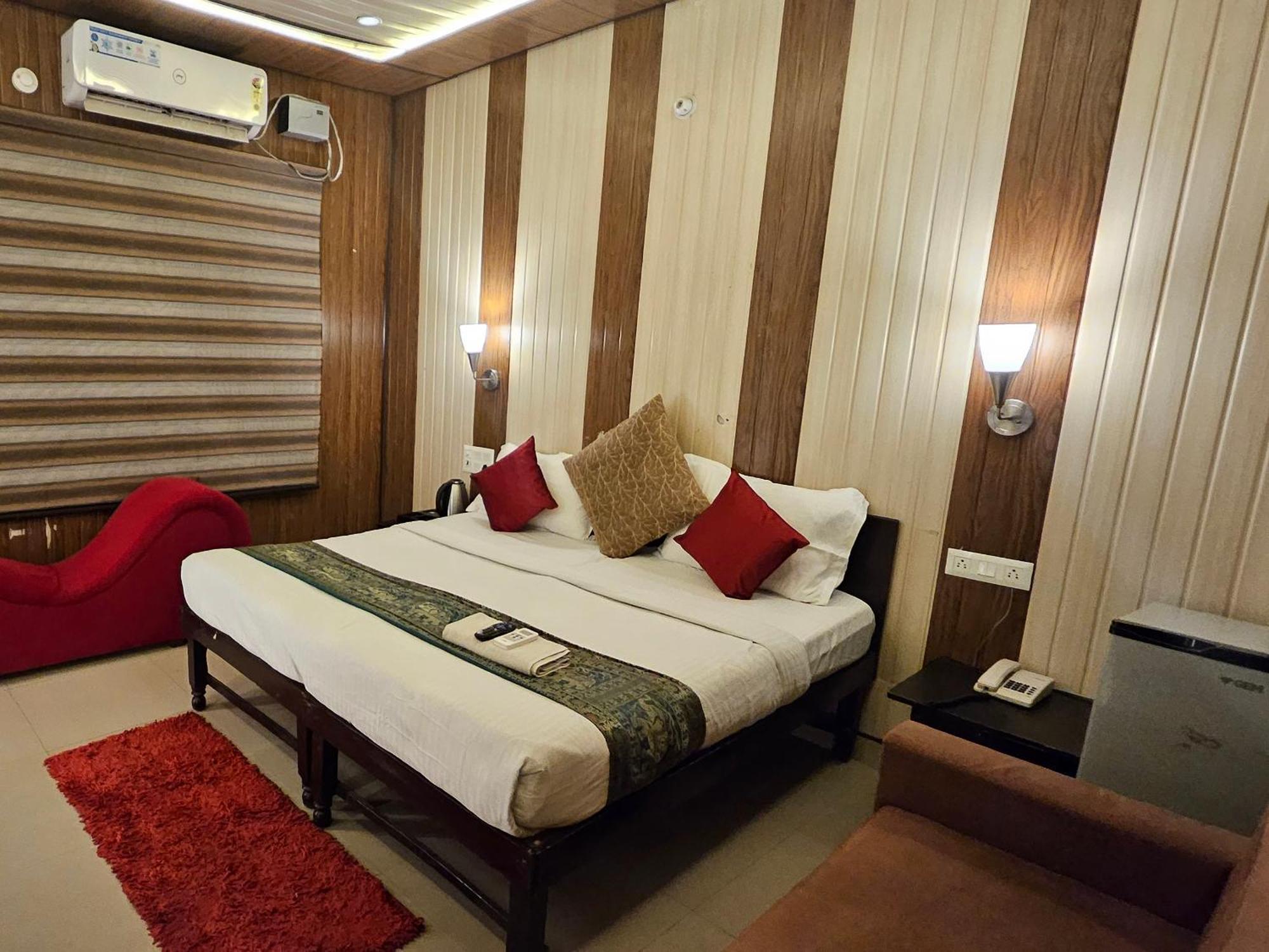 Bundeli Farm Resort & Banquet Орча Стая снимка